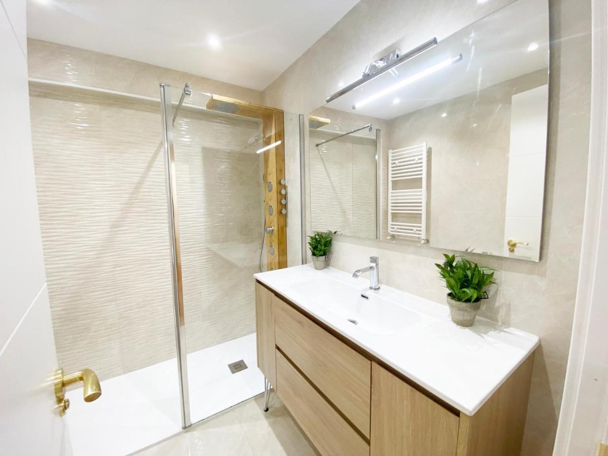 Miramar Luxurious Flat, 3 Double Rooms, Free Parking, Terrace, Completely New San Sebastián Kültér fotó