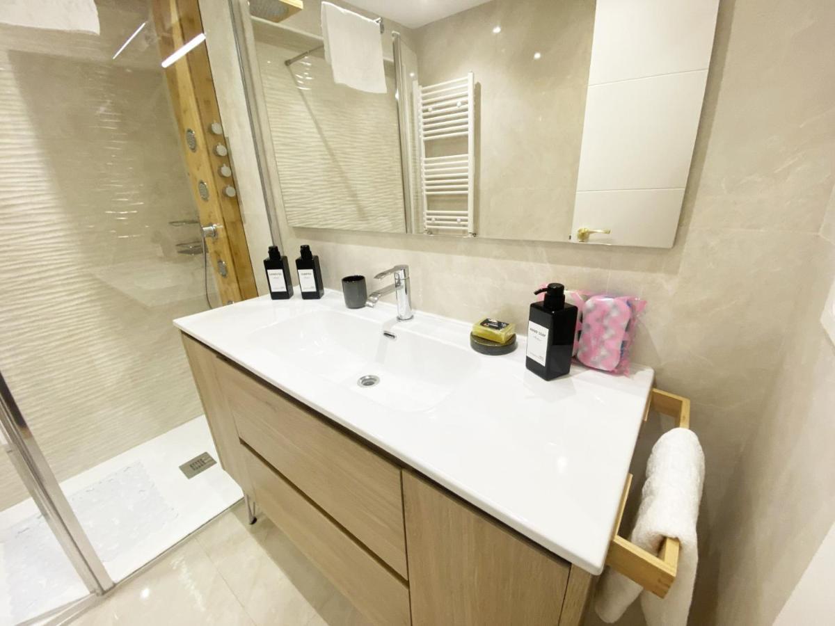 Miramar Luxurious Flat, 3 Double Rooms, Free Parking, Terrace, Completely New San Sebastián Kültér fotó
